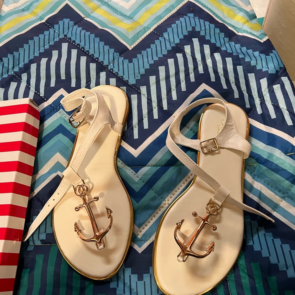 NWT / box cute white sandals